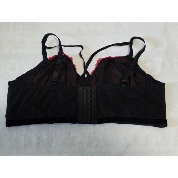Torrid Size 4 NWT $46.90 Red & Black Lace Velvet Bra Intimates - Picture 2 of 4